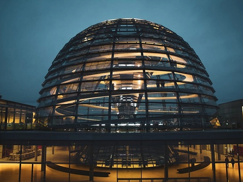 Introdução de vidro curvo