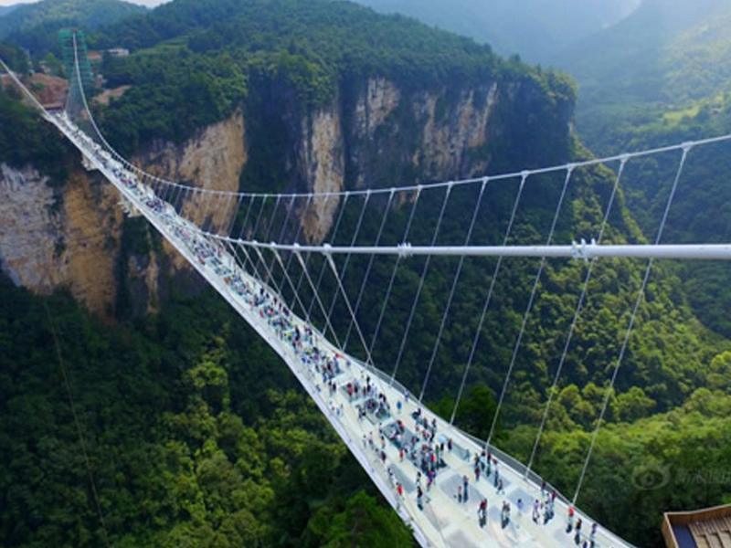 A ponte de vidro famouse na China --- Zhangjiajie Glass Bridge