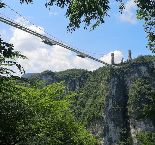 Trilhos e escadas de vidro