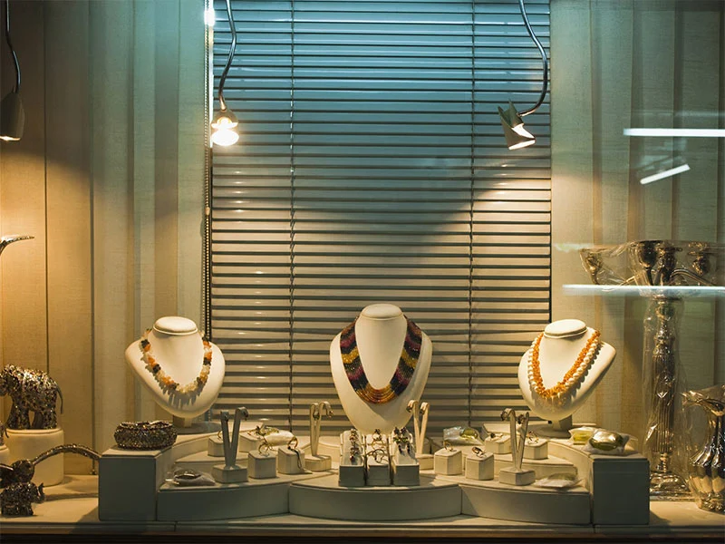 Quais são as vantagens do vidro à prova de balas em comparação com o vidro comum